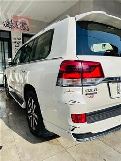 تۆیۆتا لاند کروزەر